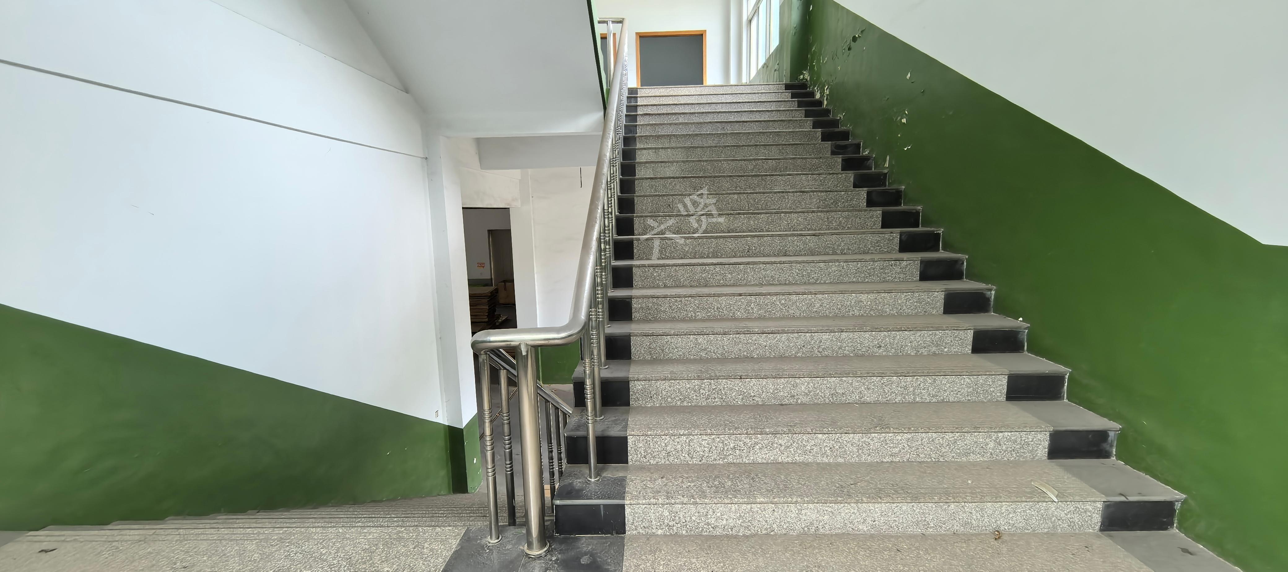 六贤-金鼎路 湟里金鼎路单层带行车厂房出租，可分租