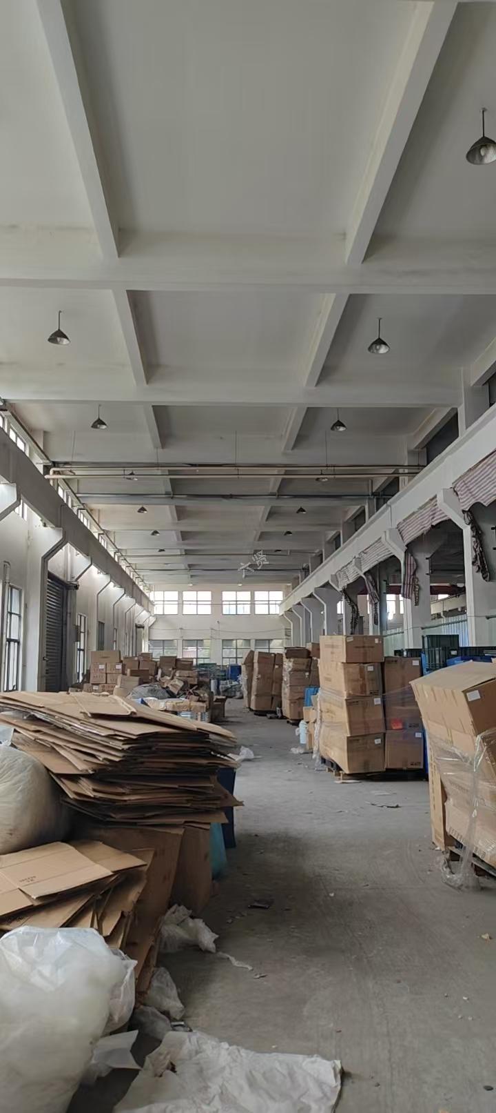 出租张泾泾华路6号1000平带木制品环评层高11米10吨厂房