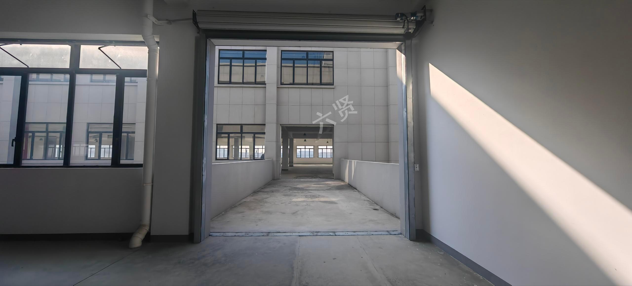溧阳上黄镇带三吨货梯楼上厂房招商，吊装平台，租金80含票