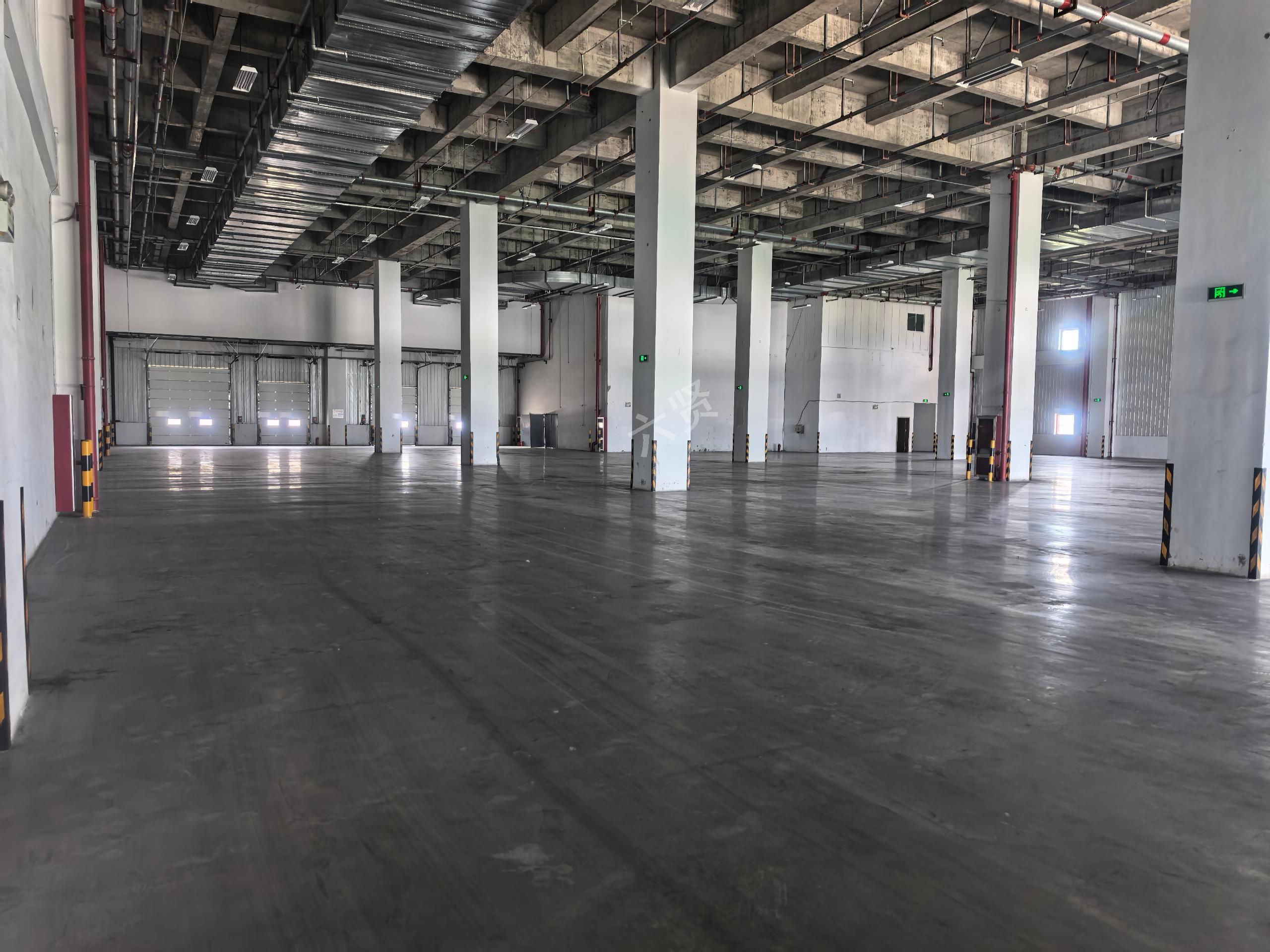 苏州工业园区金江路92号5000平米10米高平台仓库出租