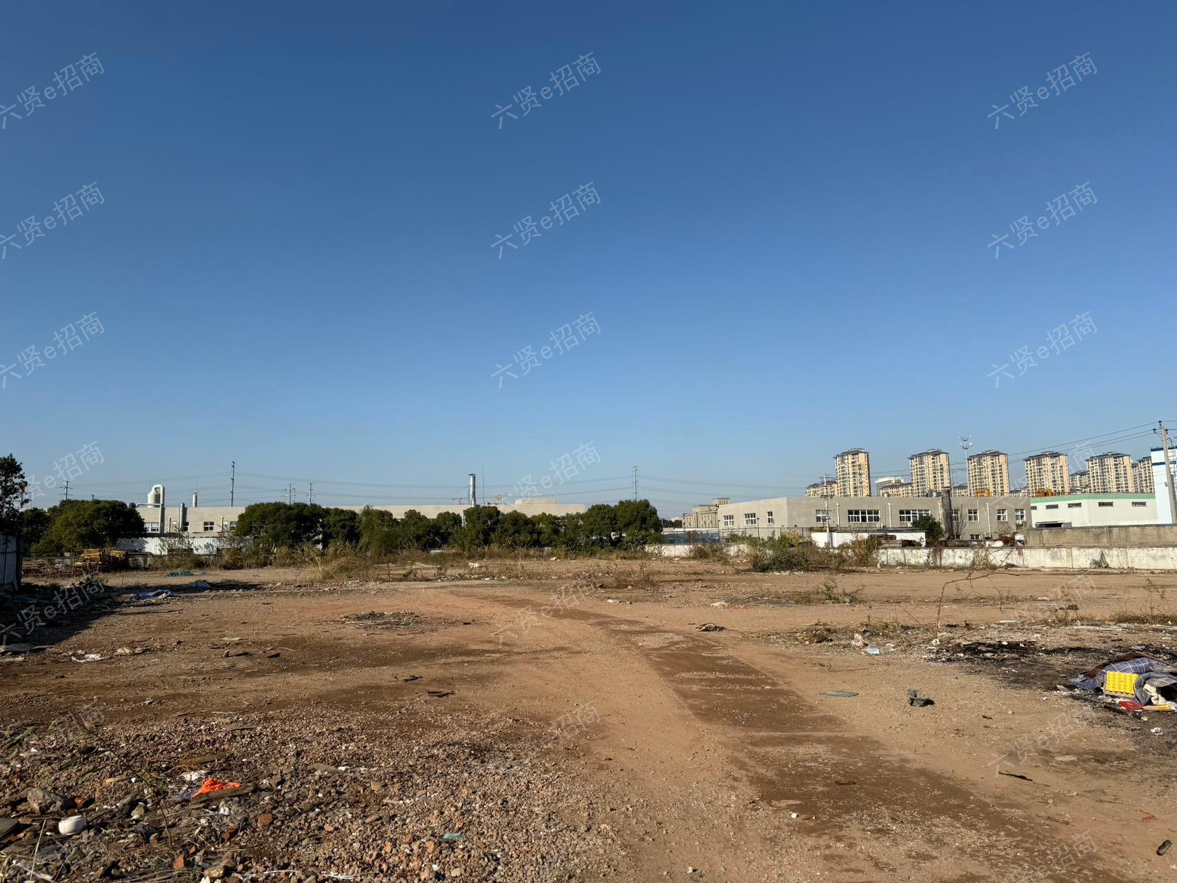 淀山湖镇工业区3亩出租，场地全部为水泥地，配套三间标准宿舍