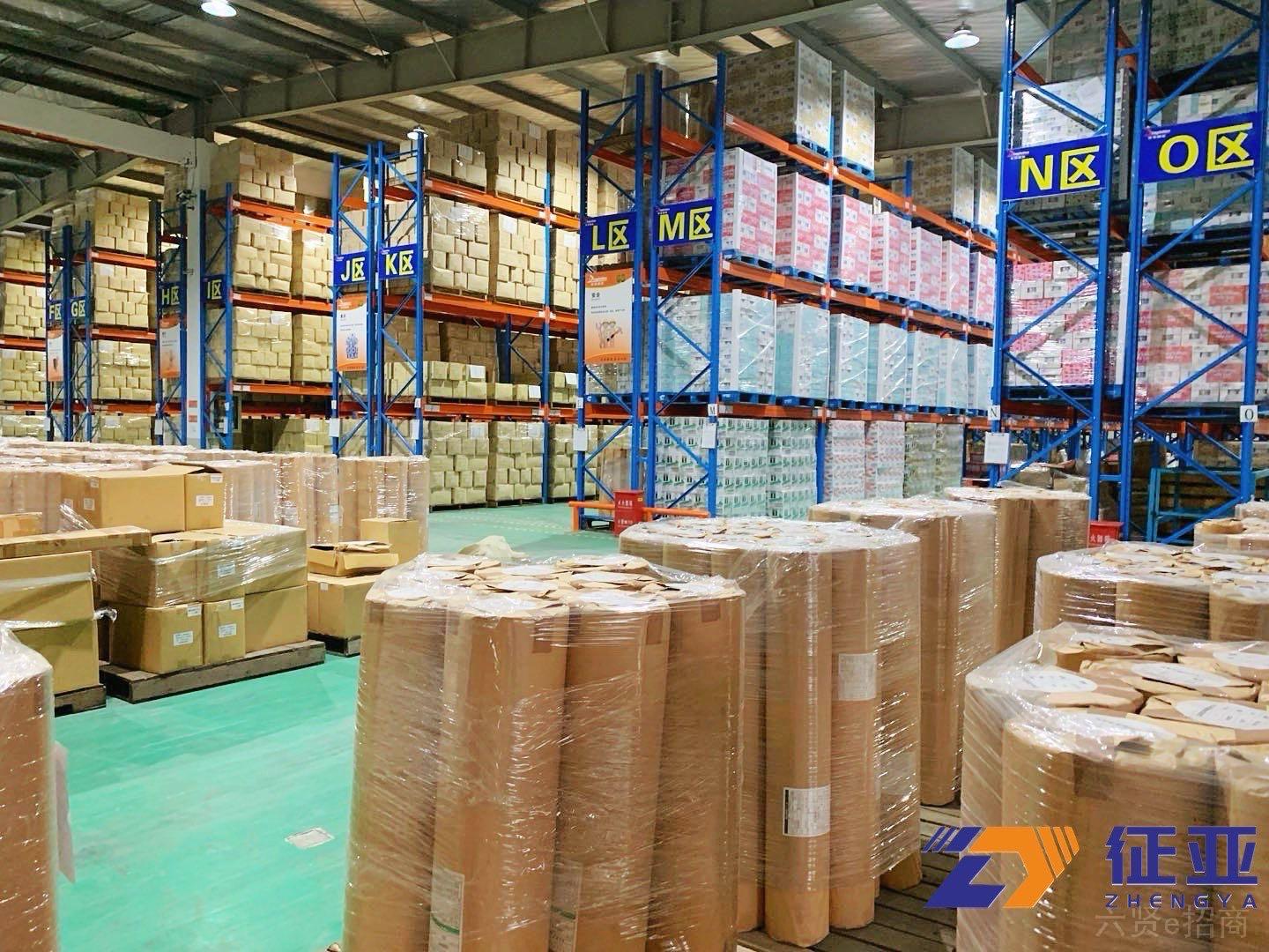 丰茂路889号3000平仓库招租中，层高11m，场地宽阔