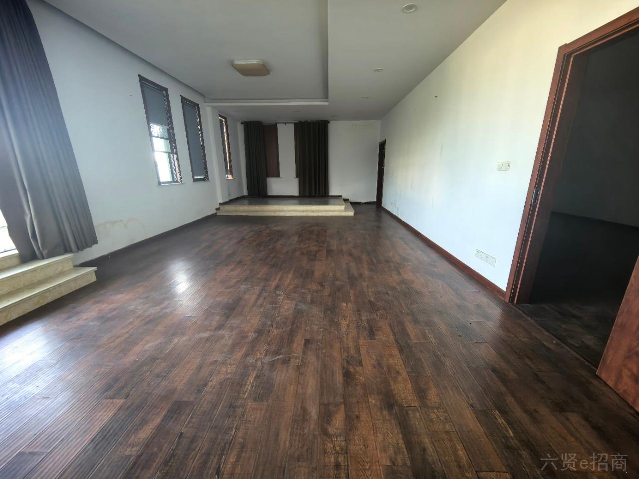 锡兴路16号精装办公室招租中，面积2950平，产证齐全