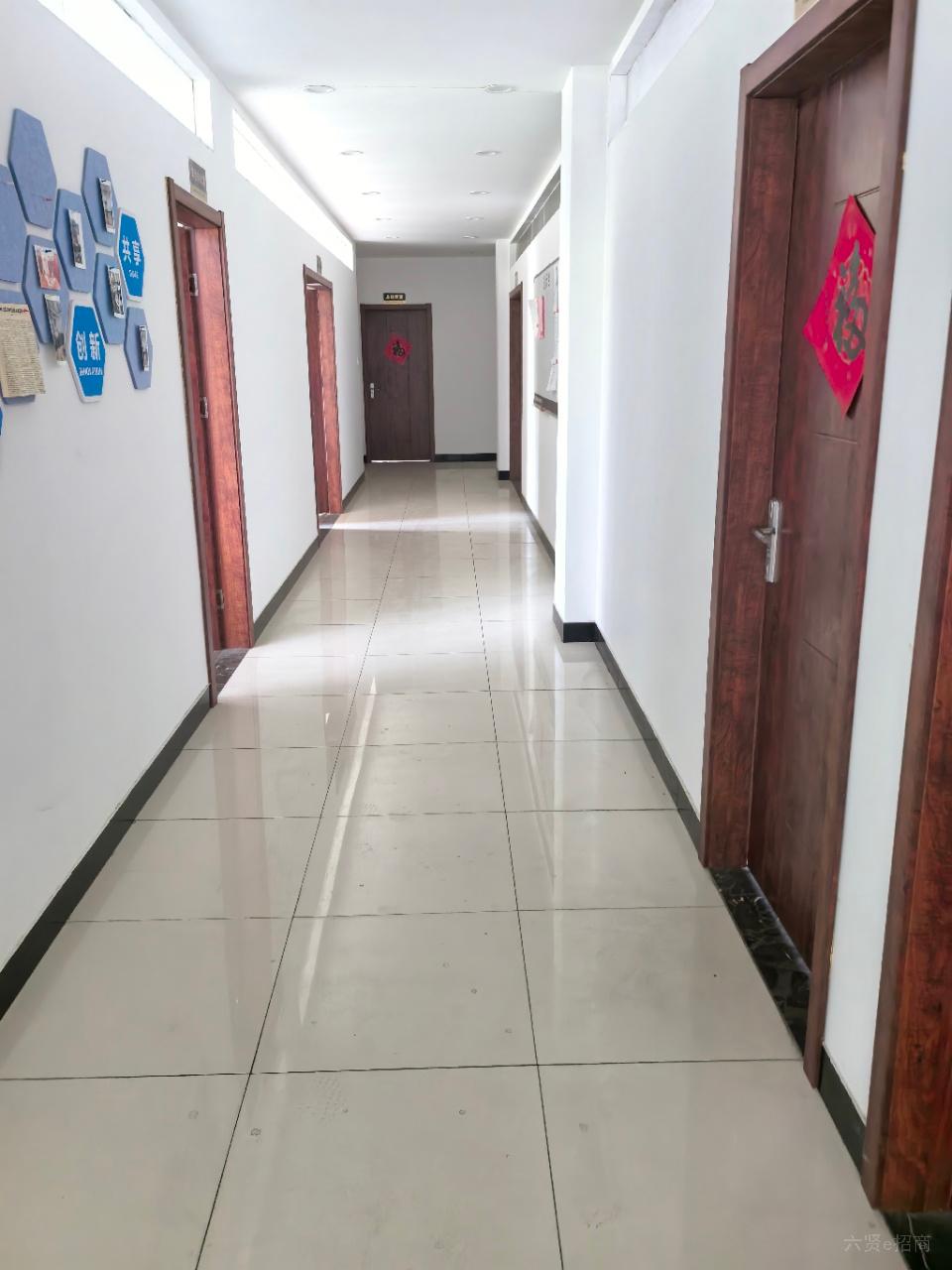 锡兴路16号精装办公室招租中，面积2950平，产证齐全