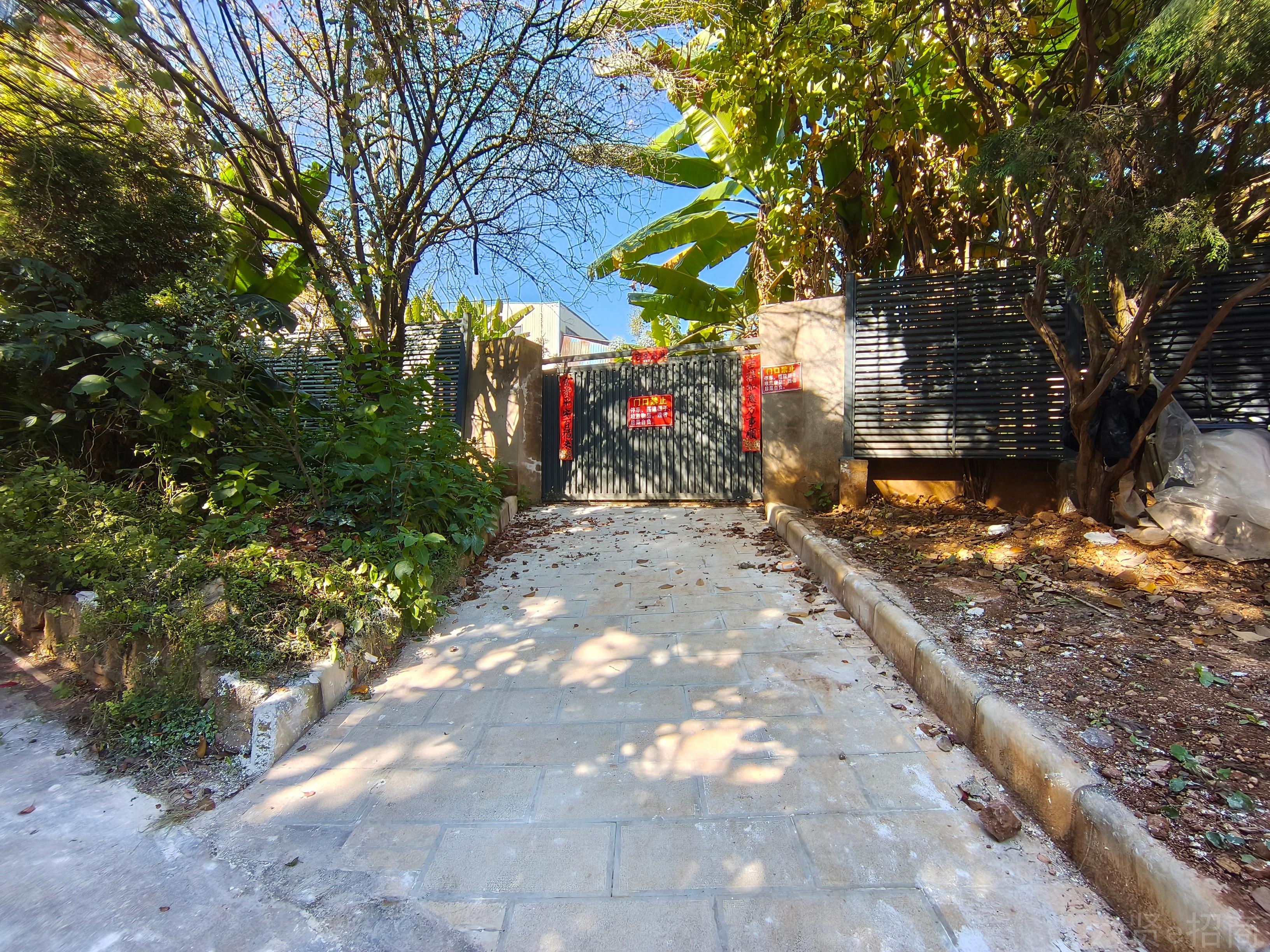 独门独院出租，毗邻瀑布公园与农业大学，价格优美可协商。